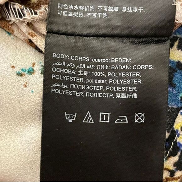 Bebe Serpentine Deep V Button Down Blouse Cream Yellow Blue Brown Size XS - Picture 16 of 16